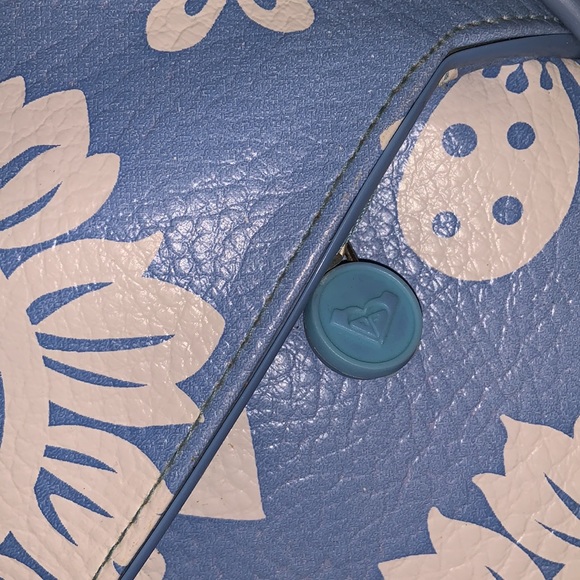 Vintage Roxy Suitcase - Picture 3 of 13